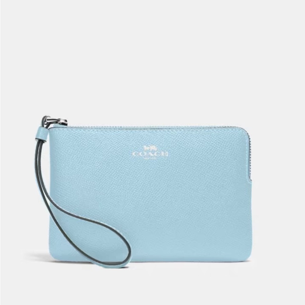NWT! 🦋 COACH corner zip wristlet in Ice blue
